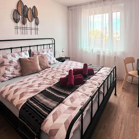 아파트 Restful Moments With 2x Bathroom And 2x Bedroom With King Beds, Parking And Workspace
