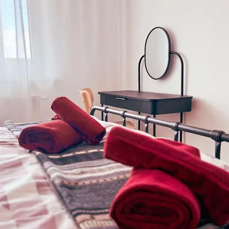 아파트 Restful Moments With 2x Bathroom And 2x Bedroom With King Beds, Parking And Workspace 브라티슬라바