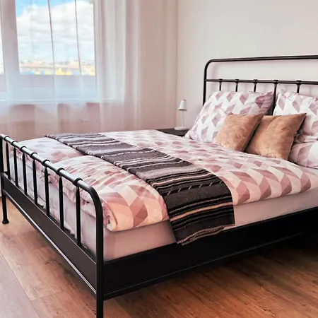 아파트 Restful Moments With 2x Bathroom And 2x Bedroom With King Beds, Parking And Workspace