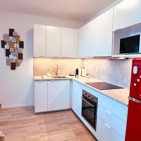 아파트 Restful Moments With 2x Bathroom And 2x Bedroom With King Beds, Parking And Workspace 브라티슬라바