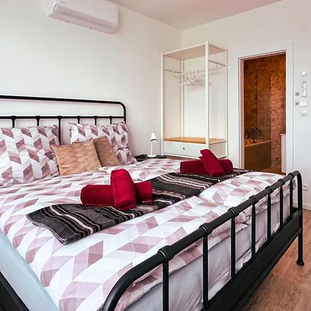 Restful Moments With 2x Bathroom And 2x Bedroom With King Beds, Parking And Workspace *