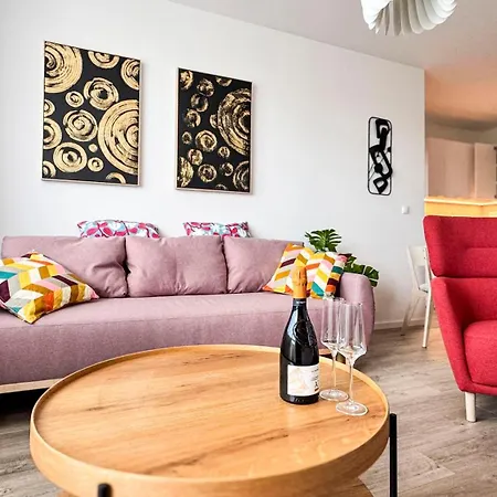 아파트 Restful Moments With 2x Bathroom And 2x Bedroom With King Beds, Parking And Workspace 브라티슬라바