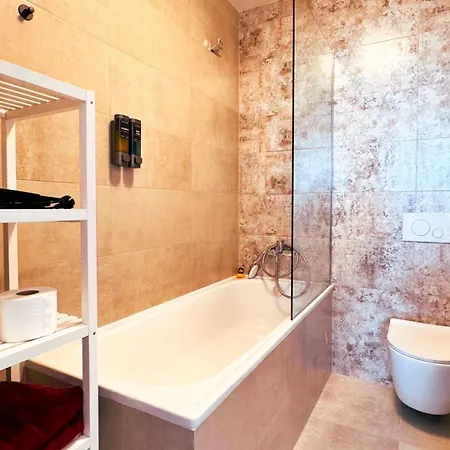 아파트 Restful Moments With 2x Bathroom And 2x Bedroom With King Beds, Parking And Workspace *