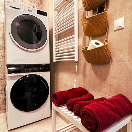 아파트 Restful Moments With 2x Bathroom And 2x Bedroom With King Beds, Parking And Workspace *