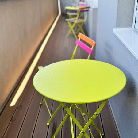 아파트 Restful Moments With 2x Bathroom And 2x Bedroom With King Beds, Parking And Workspace 브라티슬라바